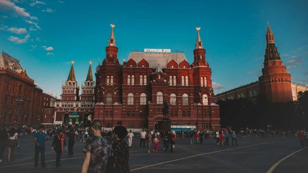Panduan praktikal untuk pencipta konten Malaysia capai jenama Paraguay di LinkedIn demi pasaran sasaran.