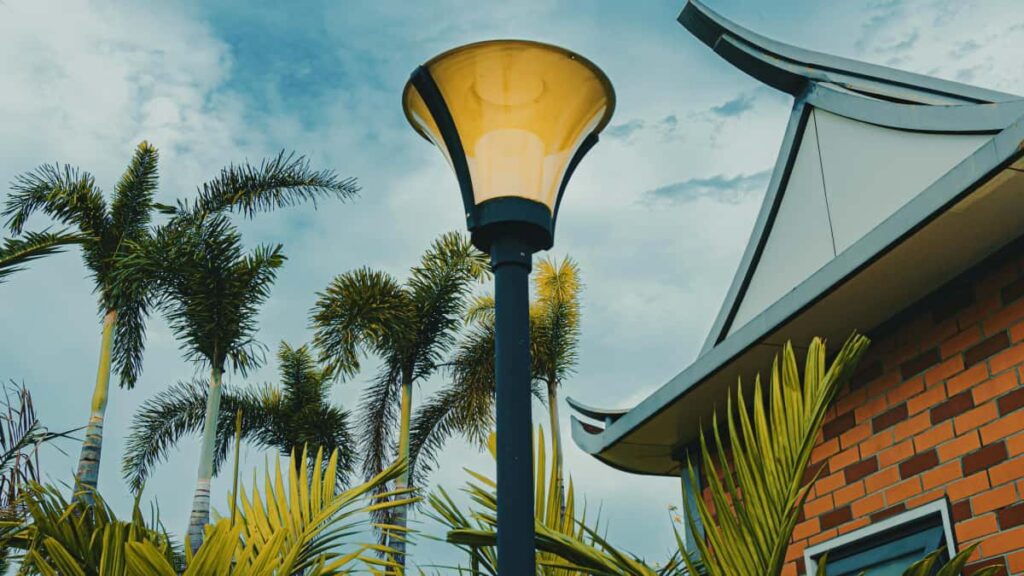 "Panduan praktikal untuk pencipta Malaysia hubungi jenama Brazil di Etsy mesej, saluran, taktik pemasaran visual dan kepatuhan untuk kolab styling viral."