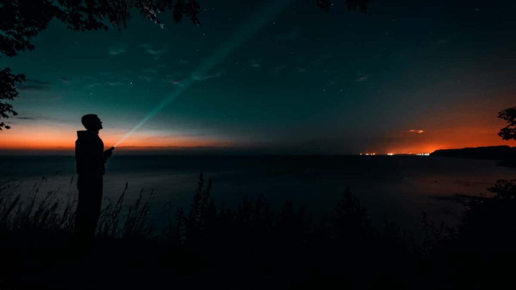 Panduan praktikal untuk pengiklan Malaysia guna Chingari (Ivory Coast) dari cara cari creator, skrip promosi kecantikan, hingga tip kolaborasi berimpak tinggi.