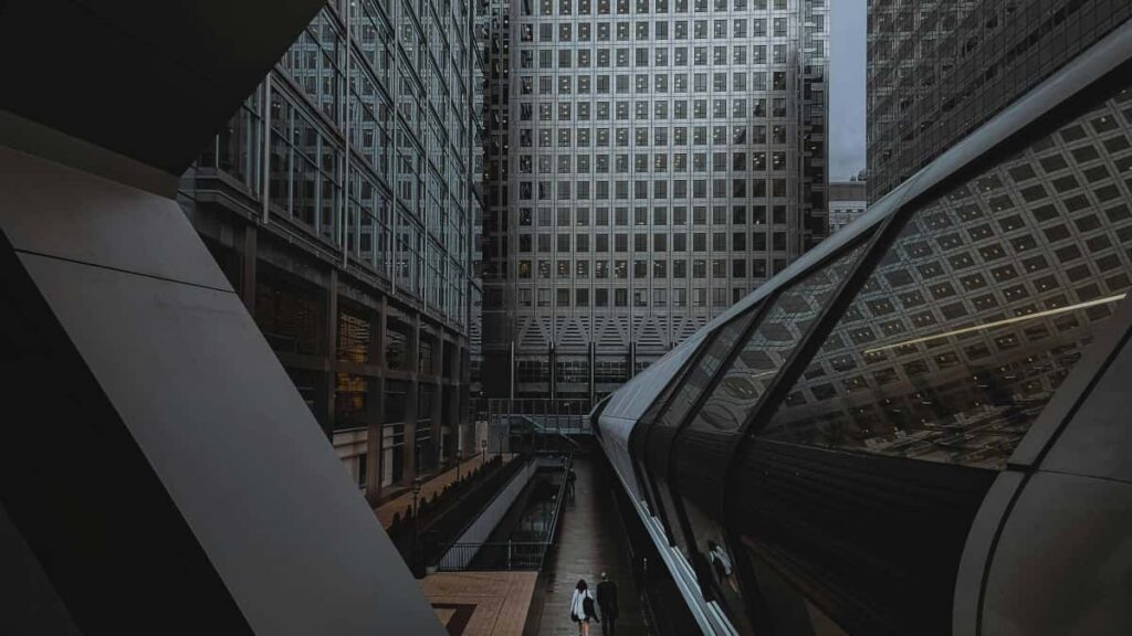 Panduan strategi praktikal untuk pengiklan Malaysia mencari pencipta Apple Music di Romania bagi projek cobranded product drops pendekatan outreach, platform, dan risiko pembayaran.