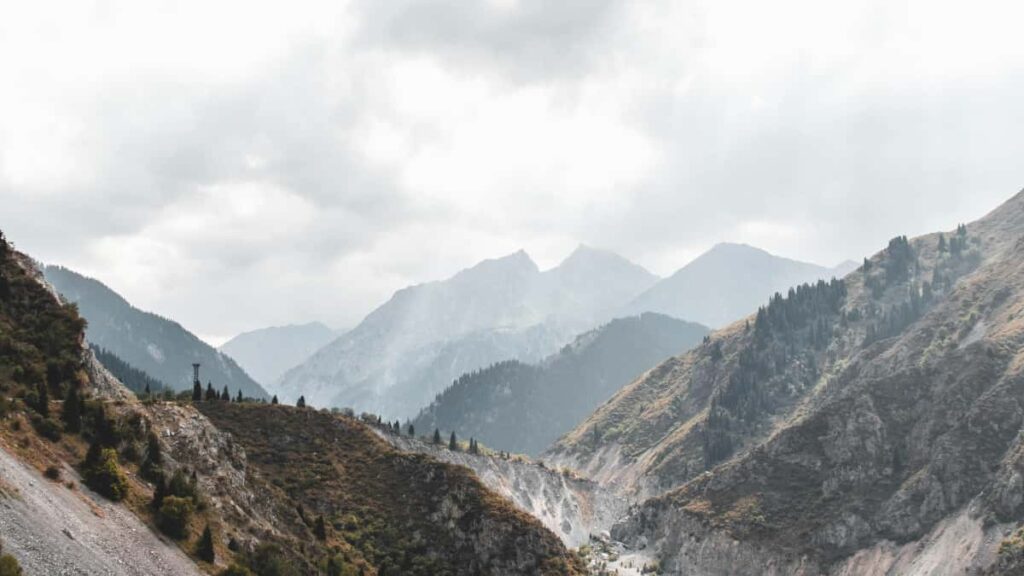 Panduan praktikal untuk creator Malaysia hubungi jenama Canada di Discord bagi buat video reaction lagu strategi DM, proposal, legal, dan contoh mesej siap pakai.