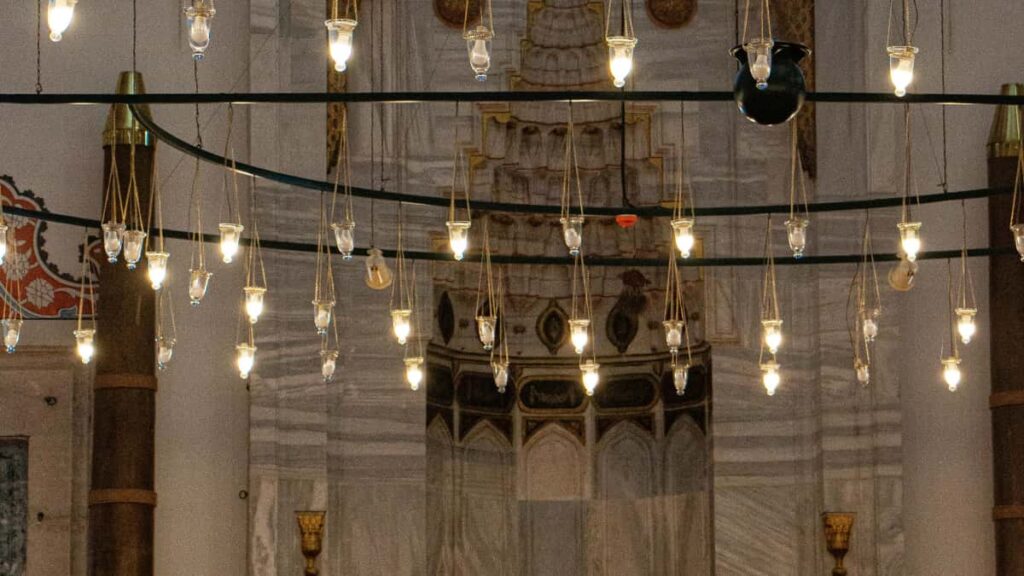 Panduan praktikal untuk creator Malaysia: cara cari, hubungi dan masarkankan review hotel bersponsor kepada jenama Uruguay menggunakan Threads strategi, pitch templates, dan risiko.