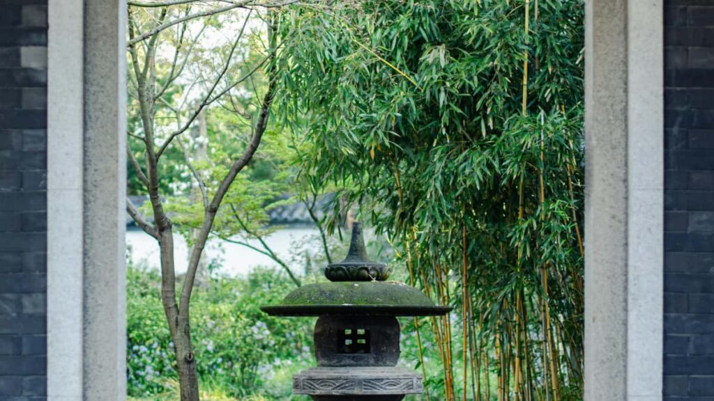 Panduan praktikal untuk pengiklan Malaysia mencari dan bekerjasama dengan pencipta Iceland di Amazon bagi pelancaran produk cobranded.