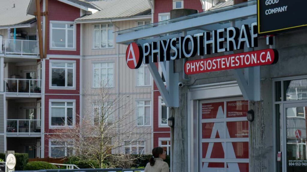 Panduan praktikal untuk pengiklan Malaysia mencari dan bekerjasama dengan pencipta Takatak dari Greece bagi kandungan video viral strategi, taktikal, dan risiko.