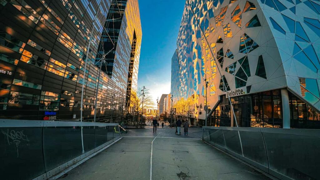 Panduan praktikal untuk kreator Malaysia hubungi jenama Australia di Moj bagi kolaborasi kempen wellnessstrategi, pitch, dan contoh aktivasi berasaskan trend sukan seperti YoPRO di Australian Open.