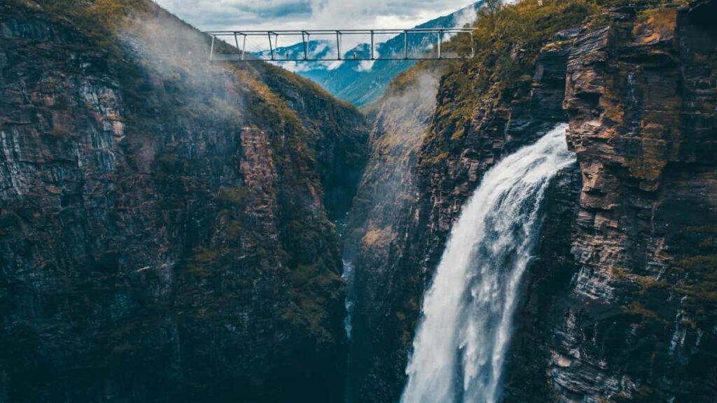 Panduan praktikal untuk pengiklan Malaysia mencari dan bekerjasama dengan creator Spotify di Switzerland strategi seeding, pakej promosi, dan checklist operasi.