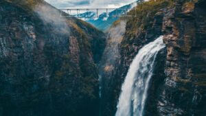 Panduan praktikal untuk pengiklan Malaysia mencari dan bekerjasama dengan creator Spotify di Switzerland strategi seeding, pakej promosi, dan checklist operasi.