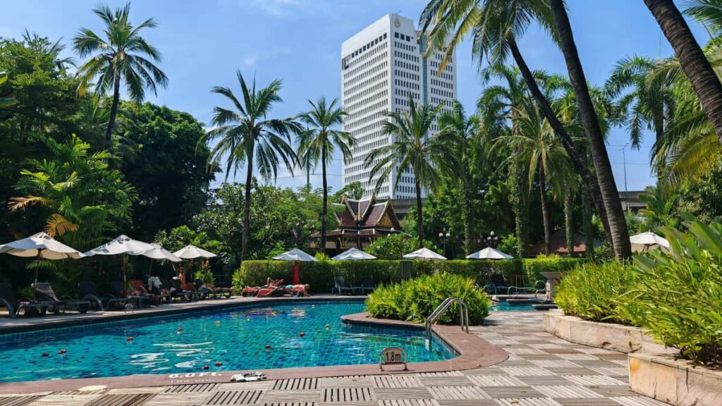 Strategi praktikal untuk creator Malaysia guna LinkedIn bagi mendekati jenama Algeria dan jadi duta kecantikan termasuk contoh event, outreach template, dan tips kultur pasaran.