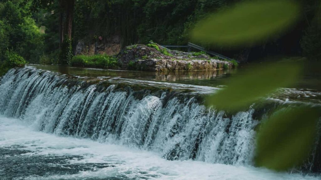 Strategi praktikal untuk pencipta Malaysia hubungi jenama Kanada di TikTok, guna tools berbayar, disclosure, dan cara pitch yang berkesan.