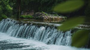 Strategi praktikal untuk pencipta Malaysia hubungi jenama Kanada di TikTok, guna tools berbayar, disclosure, dan cara pitch yang berkesan.